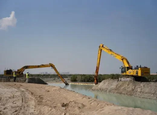 Large Excavators, 125 ton, Long Boom 28 meters