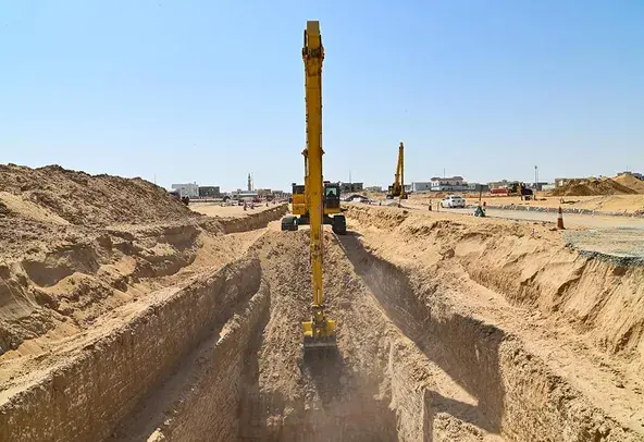 Large Excavators, 40 ton, Long Boom 17-meters