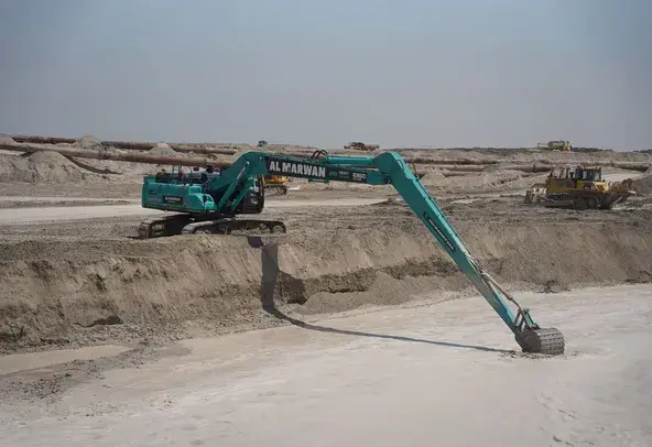Large Excavators, 50 ton, Long Boom 18-21 meters