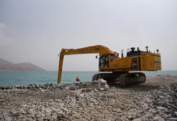Large Excavators, 85 ton, Long Boom 21-26 meters