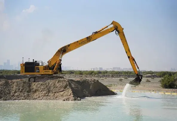 Large Excavators, 85 ton, Long Boom 21-26 meters