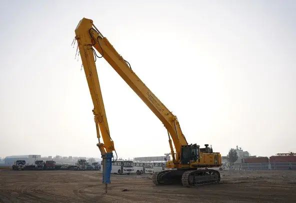 Large Excavators, 85 ton, Long Boom 21-26 meters