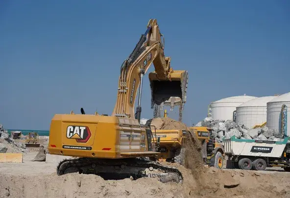 Large Excavators, 95 ton, Standard Boom