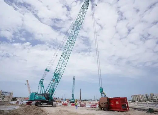 Medium Crawler Cranes, 135 ton