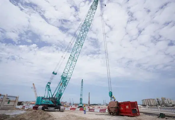 Medium Crawler Cranes, 135 ton